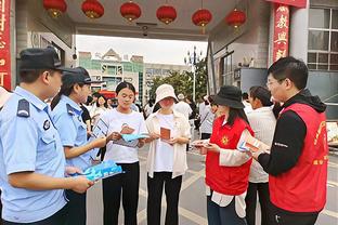 魔笛对被换下生气＆踢水瓶，安切洛蒂等其冷静后与他交流并安抚